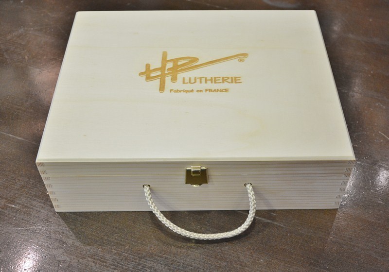 Fabrication et personnalisation de boite en bois. Gravure laser personnalisée sur boite en bois.