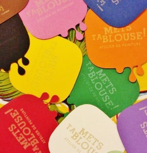 Gravure et découpe laser de cartons colorés