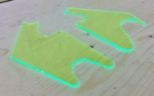 Découpe et gravure de PMMA extrudé ou coulé. Découpe laser de Plexiglass, translucide, semi-transparents et colorés