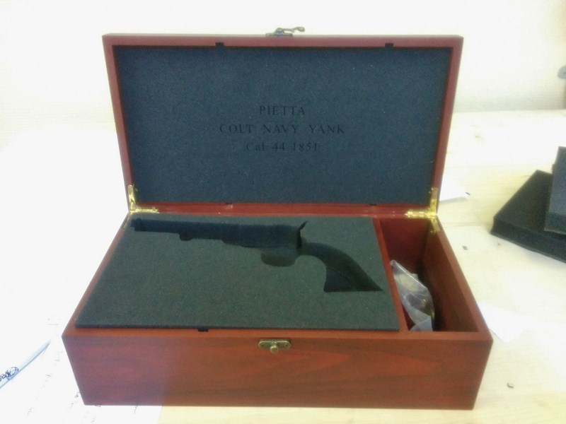 Découpe et gravure laser de mousse pour rangement, stockage et packaging.